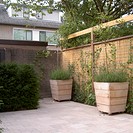 Tuin 3.4 moderne onderhoudvriendelijke tuin met kuipen